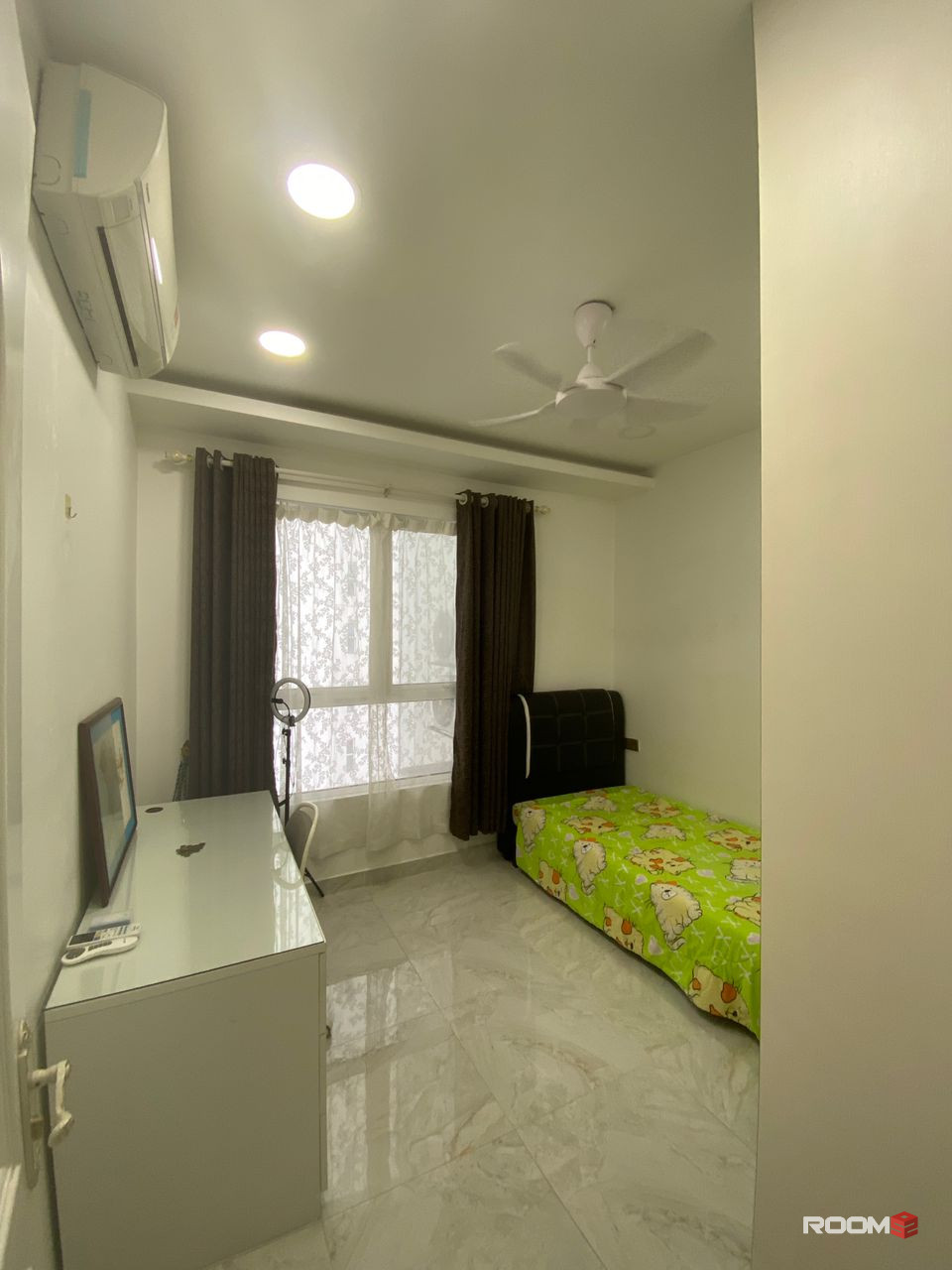 Female Single Room For Rent