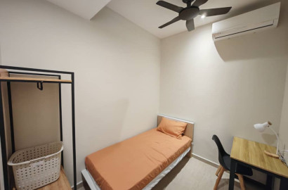 Room For Rent in Setapak central💯. 0 deposit attached bathroom‼️ . Near to Bus Station🔥