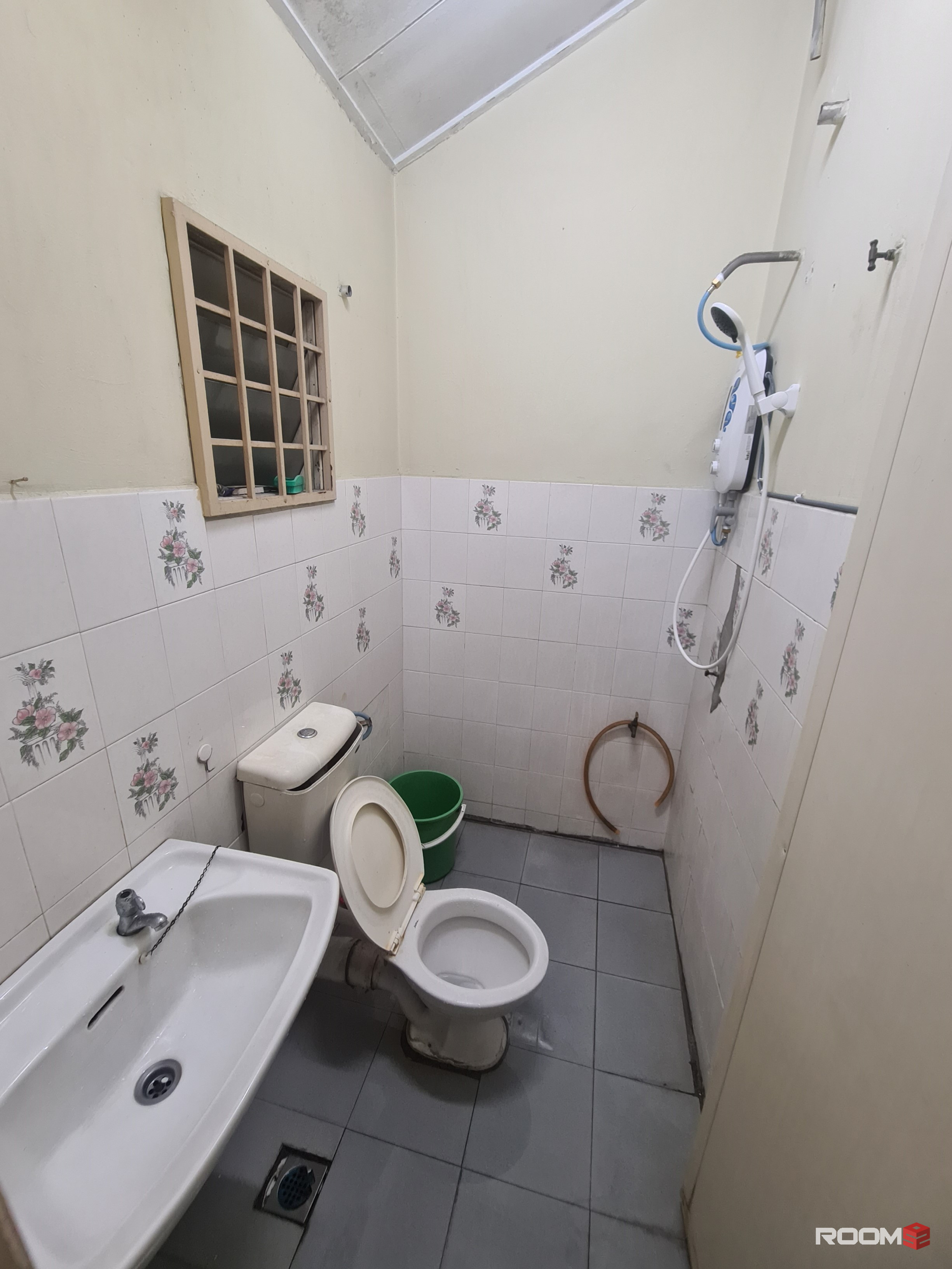 **MASTER ROOM WITH PRIVATE BATHROOM FOR RENT**