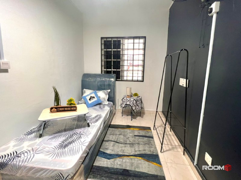 Single Room at Nilai,  Bilik Sewa "Perempuan 🔥" Nilai {Desa Anggerik, IPD, USIM, TESCO, KLIA, MURNI Nursing College