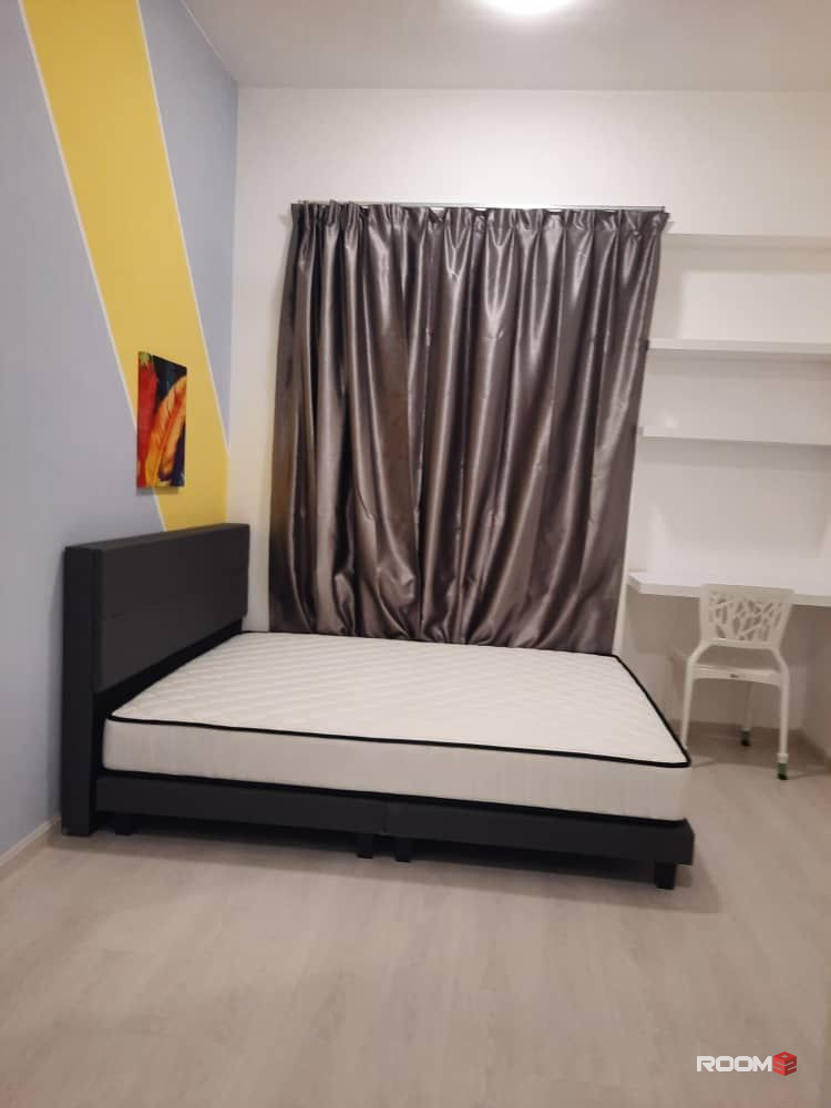 United Point Middle Room For Rent