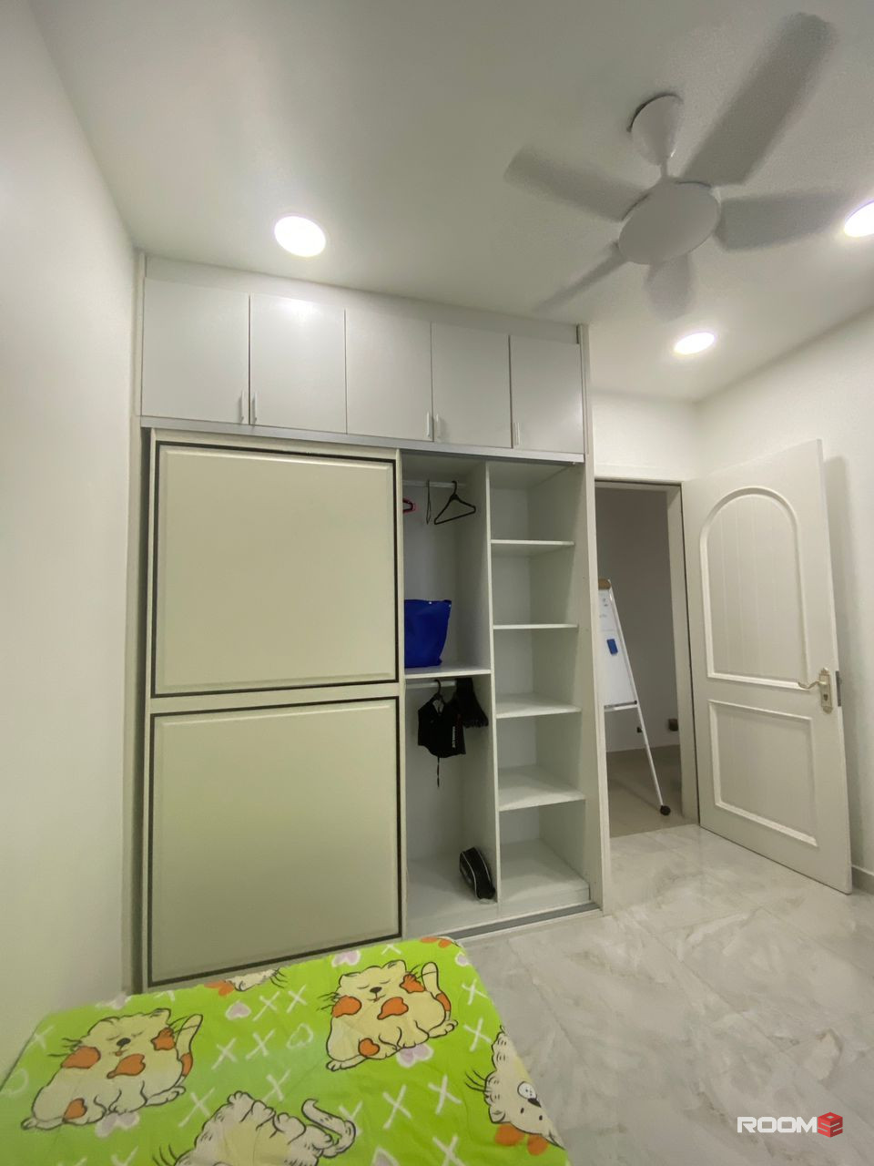 Female Single Room For Rent