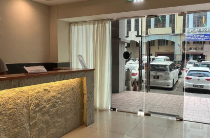 Kuchai Lama 🏠Ready Move-In 🏠 Master Room attached toilet +queenbed + AC