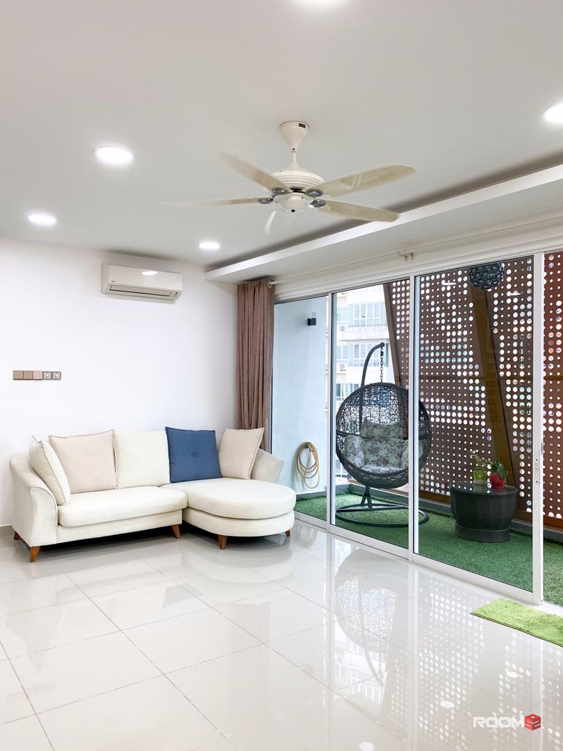 Female Middle Room For Rent