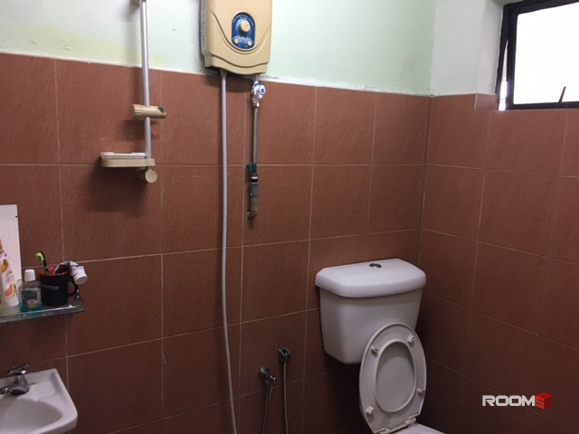 SS15 Medium Room with Air-con near Subang Square LRT @ SS 15