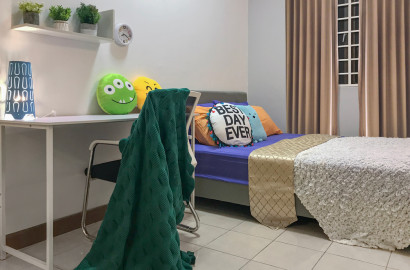 SUPER COZY Middle Room @DESAMINIUM FLORA SERI KEMBANGAN