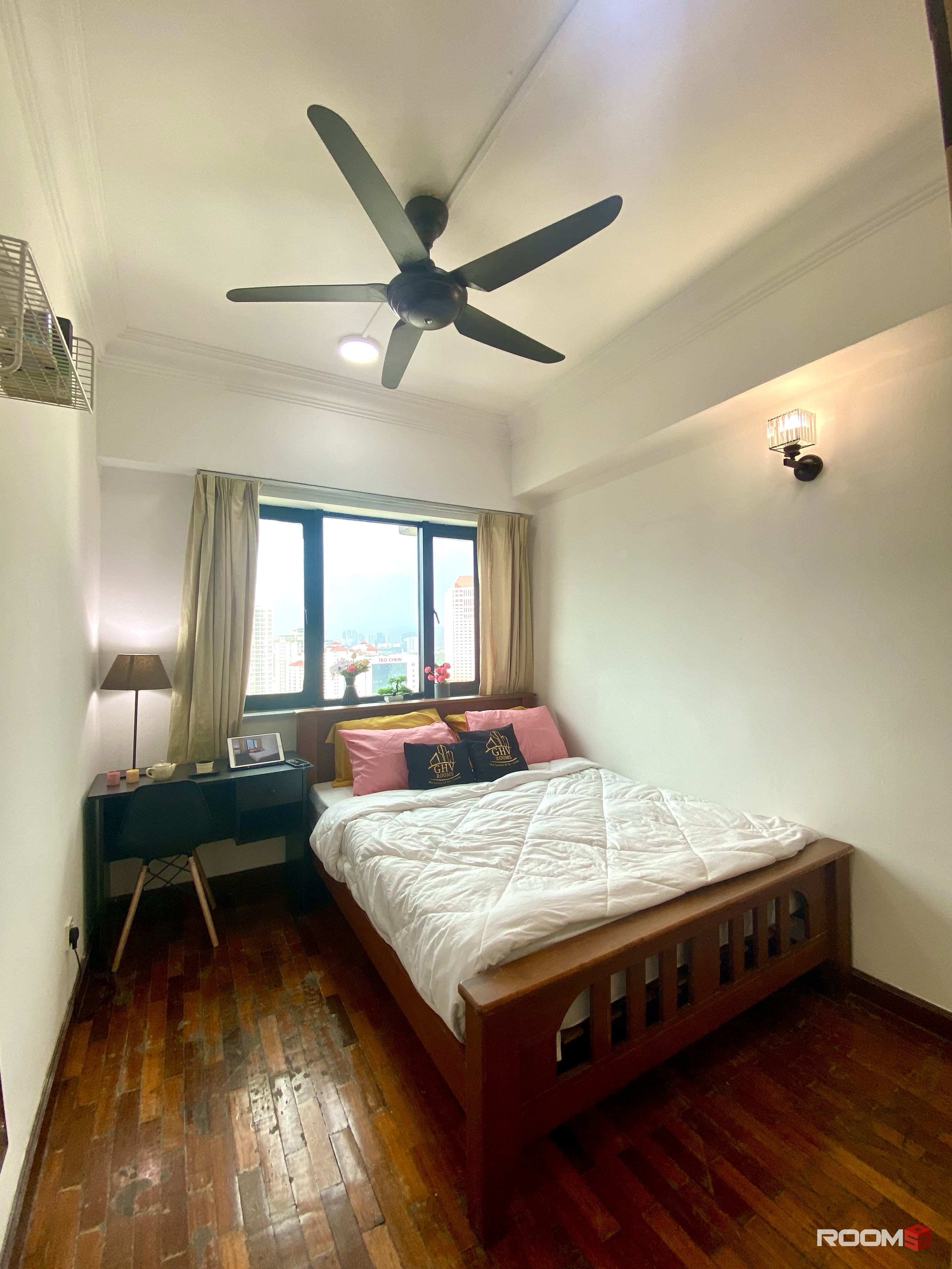 [FEMALE MEDIUM ROOM] 3 Mins walk to LRT PWTC & Sunway Putra Mall @PWTC ...