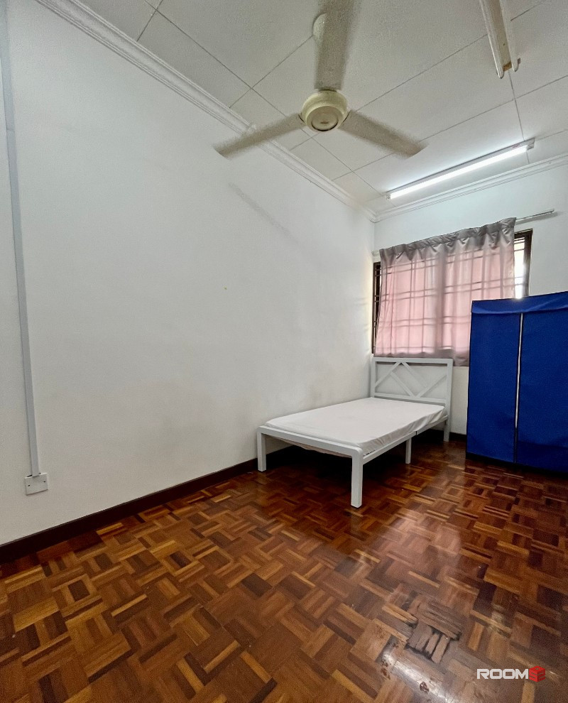 🌟 Affordable Middle Room with One Month Deposit Only! 🛋️🛍️🏠 Bandar Utama, Near One Utama Mall