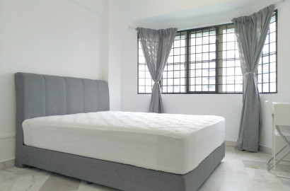 All Chinese Female Unit - Middle room with shared bathroom