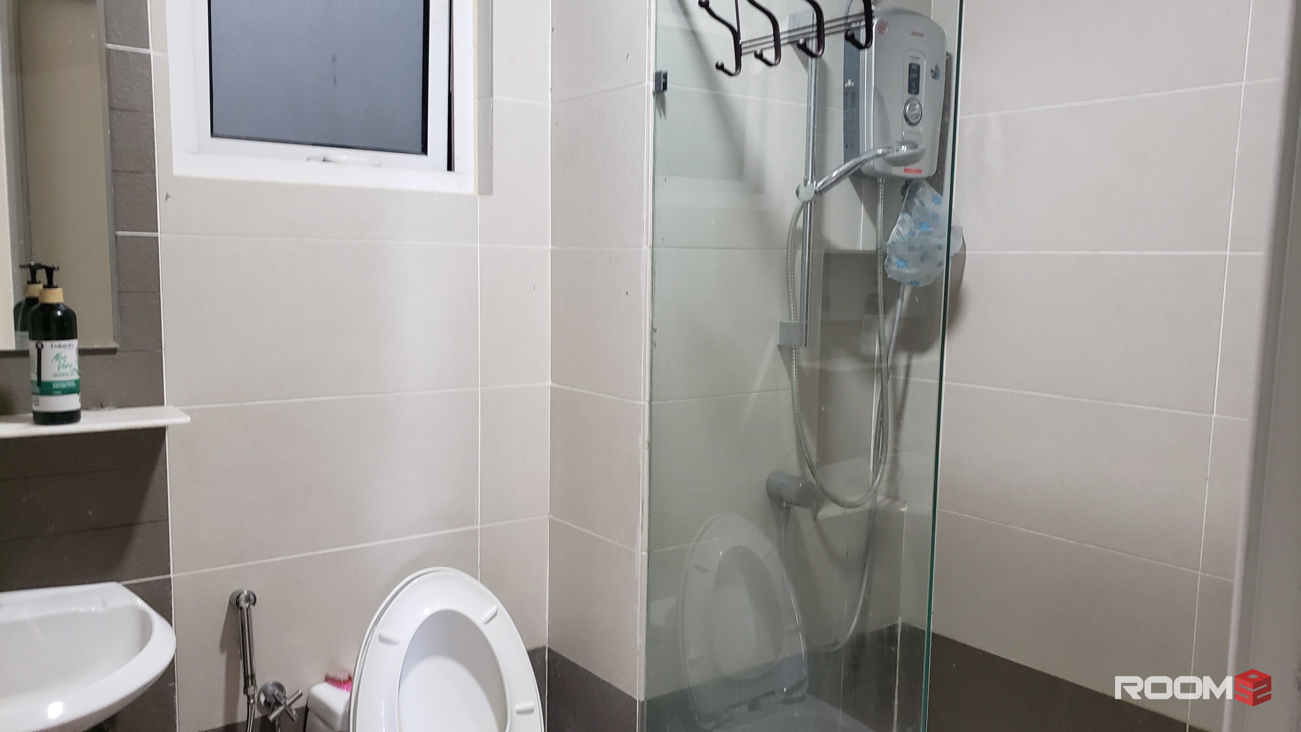 Middle Room in Bangsar South For Rent (TAKEN)