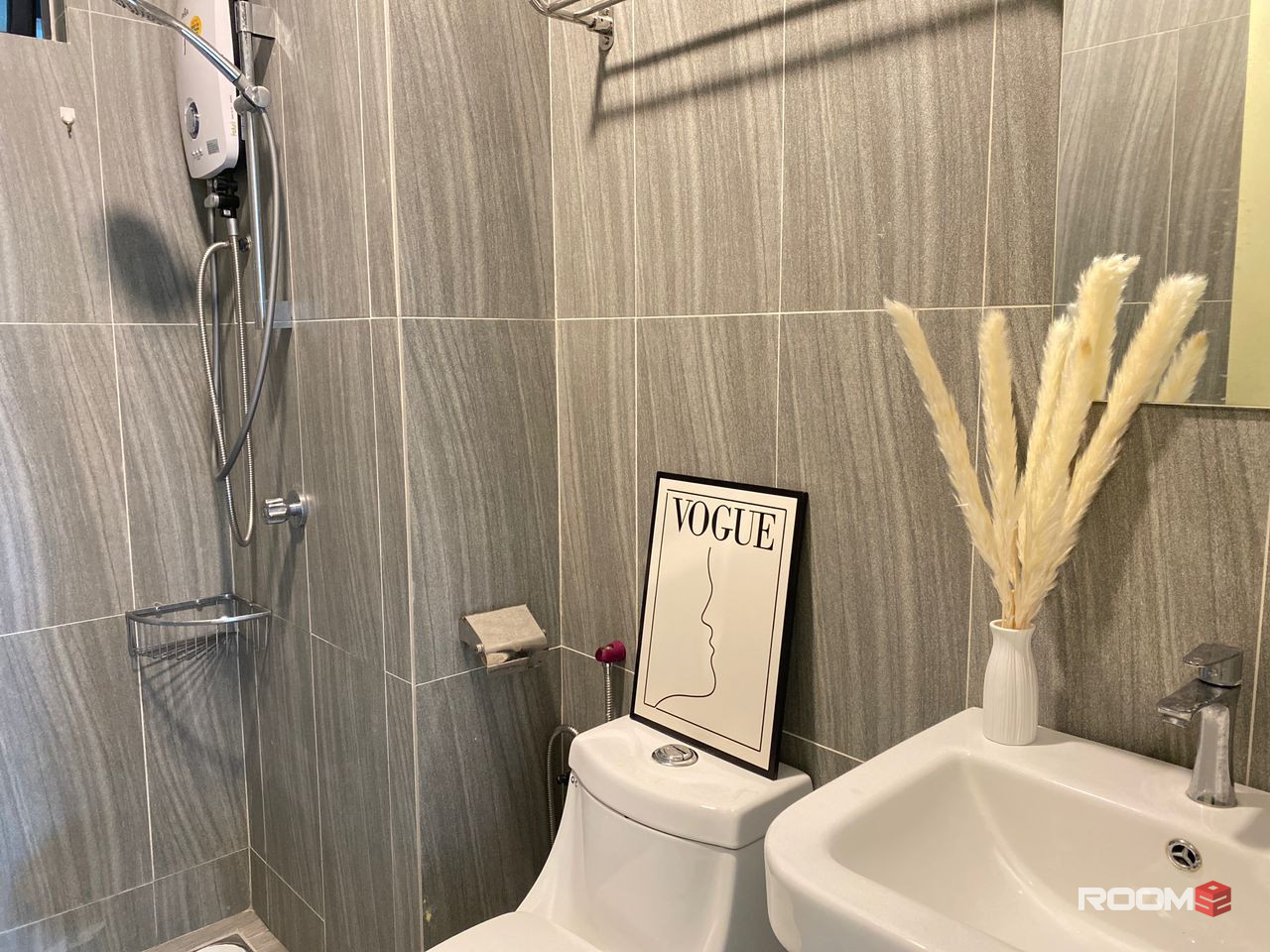 (Female only) Luxury Medium room at The Hamilton near LRT Taman Sri Rampai