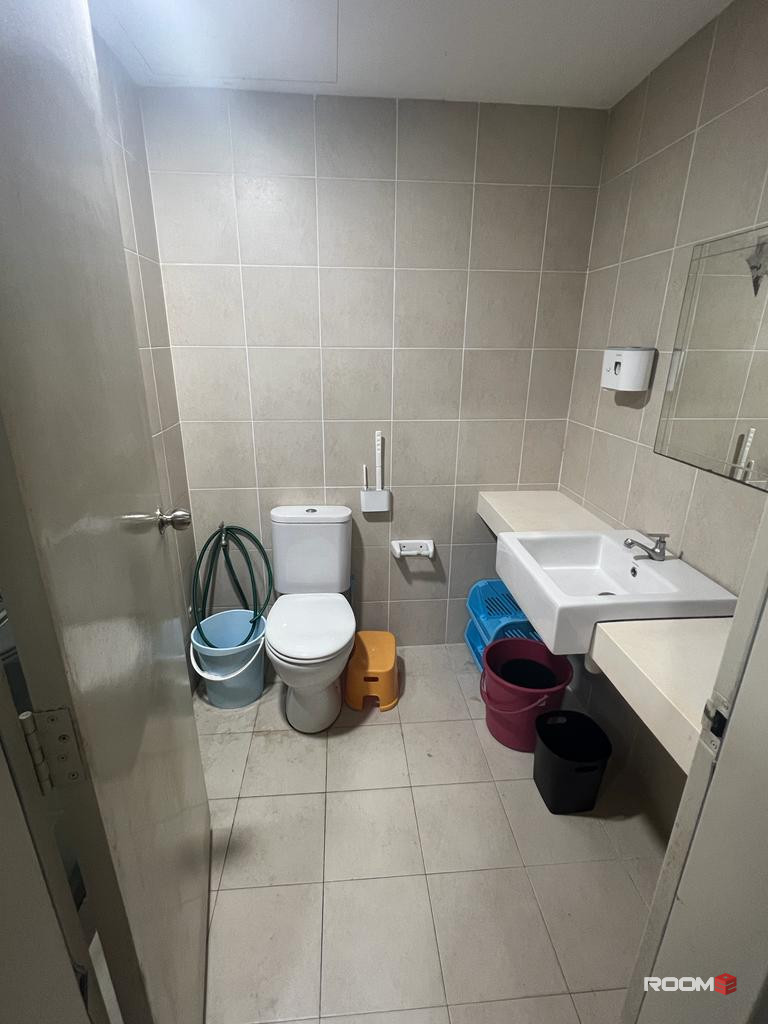 Condo Casa Tropika, Puchong Master Bedroom for Rent