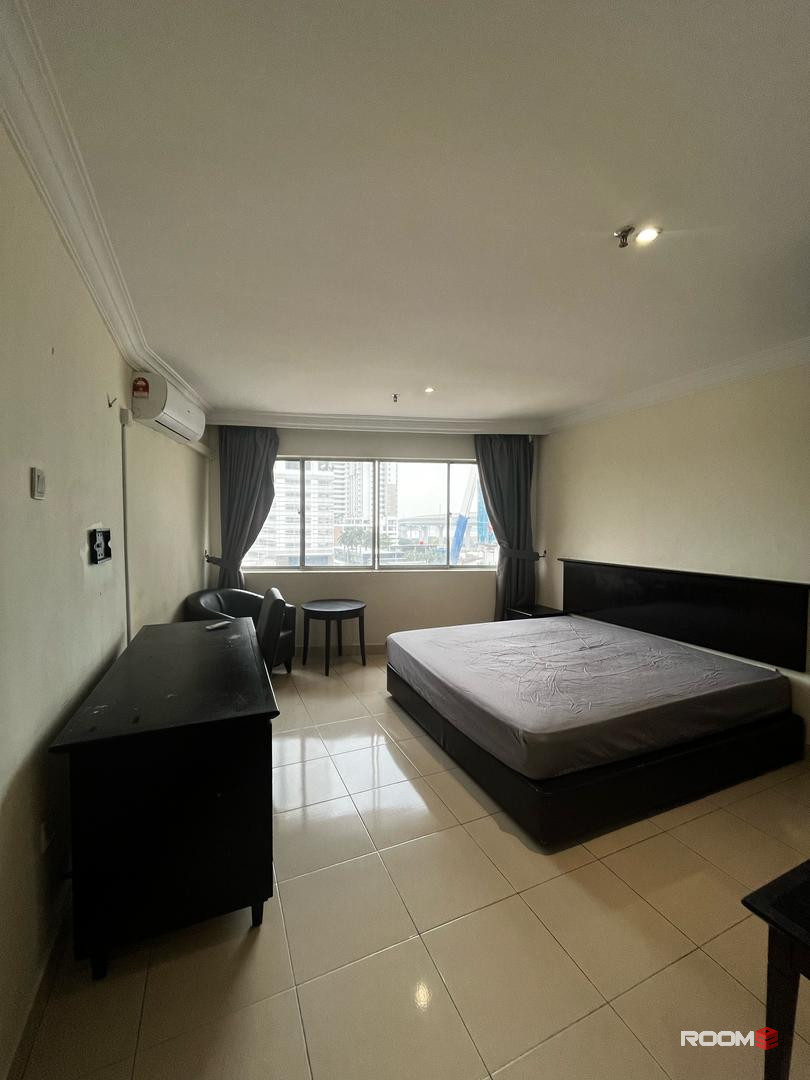 SPACIOUS PRIVATE ROOM FOR RENT IN JB