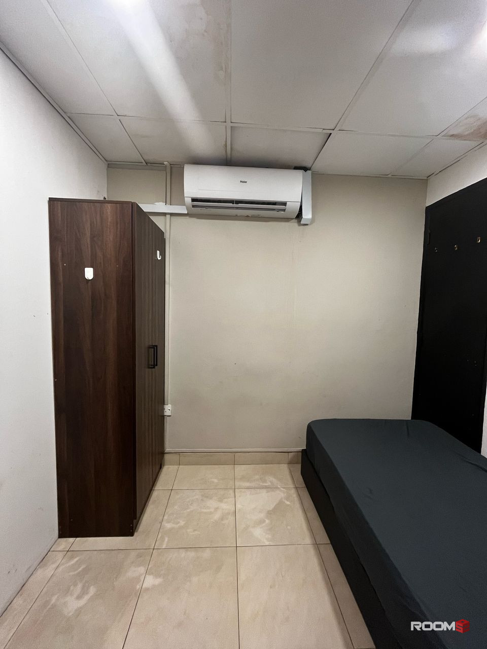 SMALL ROOM FOR RENT WALKING DISTANCE TO CIQ