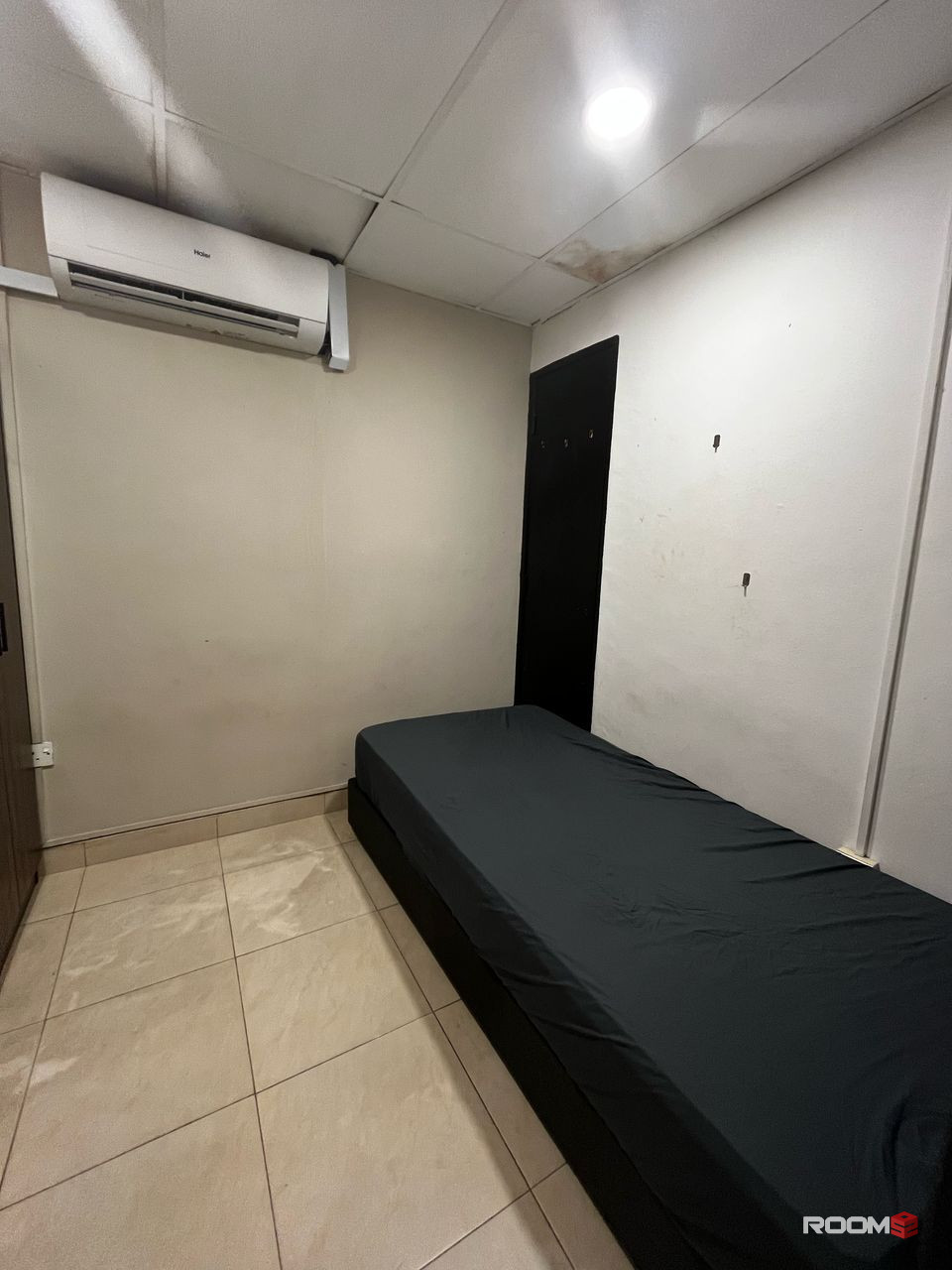 SMALL ROOM FOR RENT WALKING DISTANCE TO CIQ