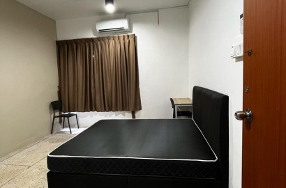 SPACIOUS QUEEN ROOM FOR RENT WALKING DISTANCE TO CIQ