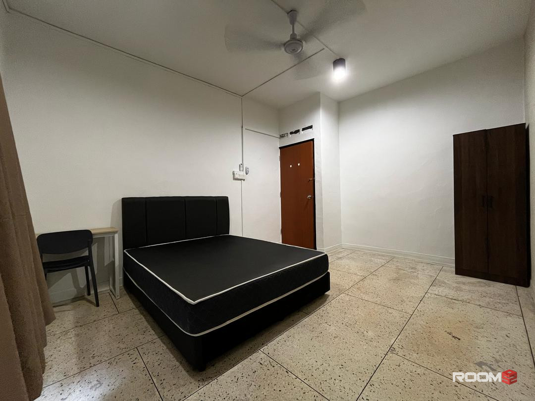 SPACIOUS QUEEN ROOM FOR RENT WALKING DISTANCE TO CIQ