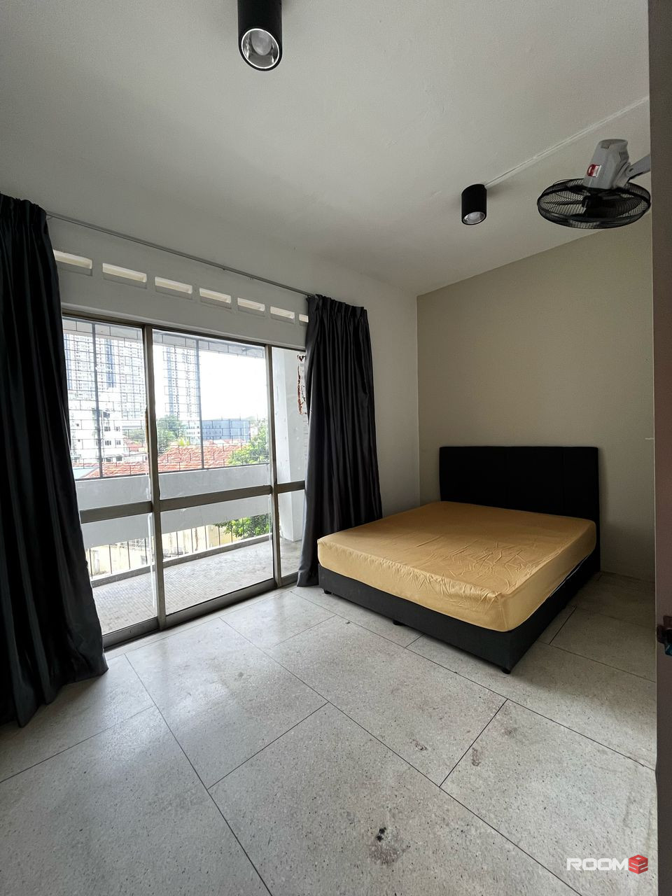 QUEEN ROOM WITH BALCONY WITH 0 DEPOSIT