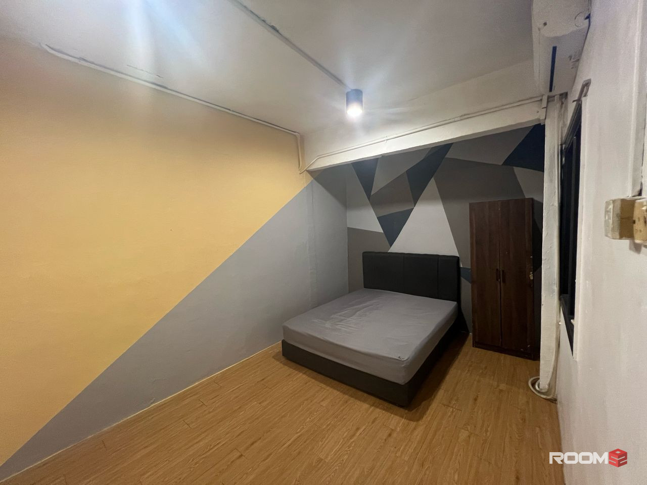 QUEEN ROOM FOR RENT