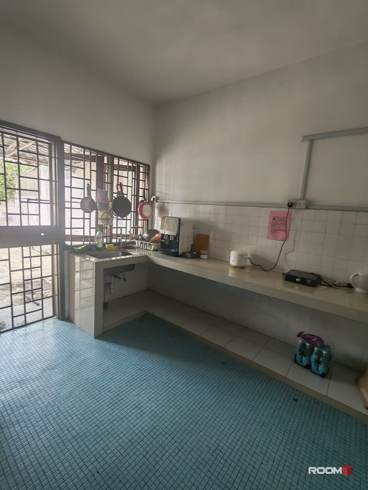 BUKIT DESA SINGLE ROOM NEAR KTM SEPUTEH
