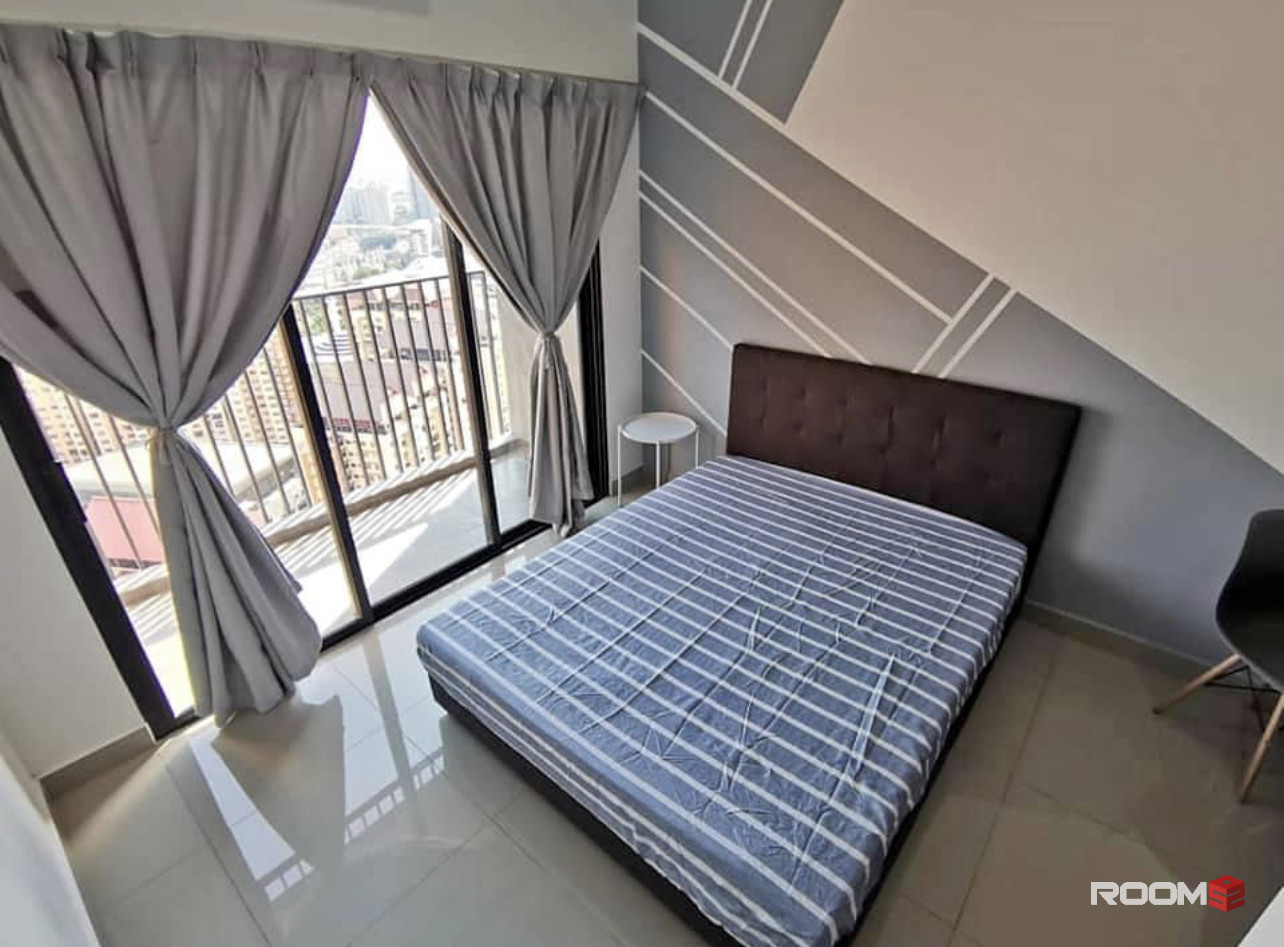 Medium Room With Balcony For Rent At The Hamstead Residence