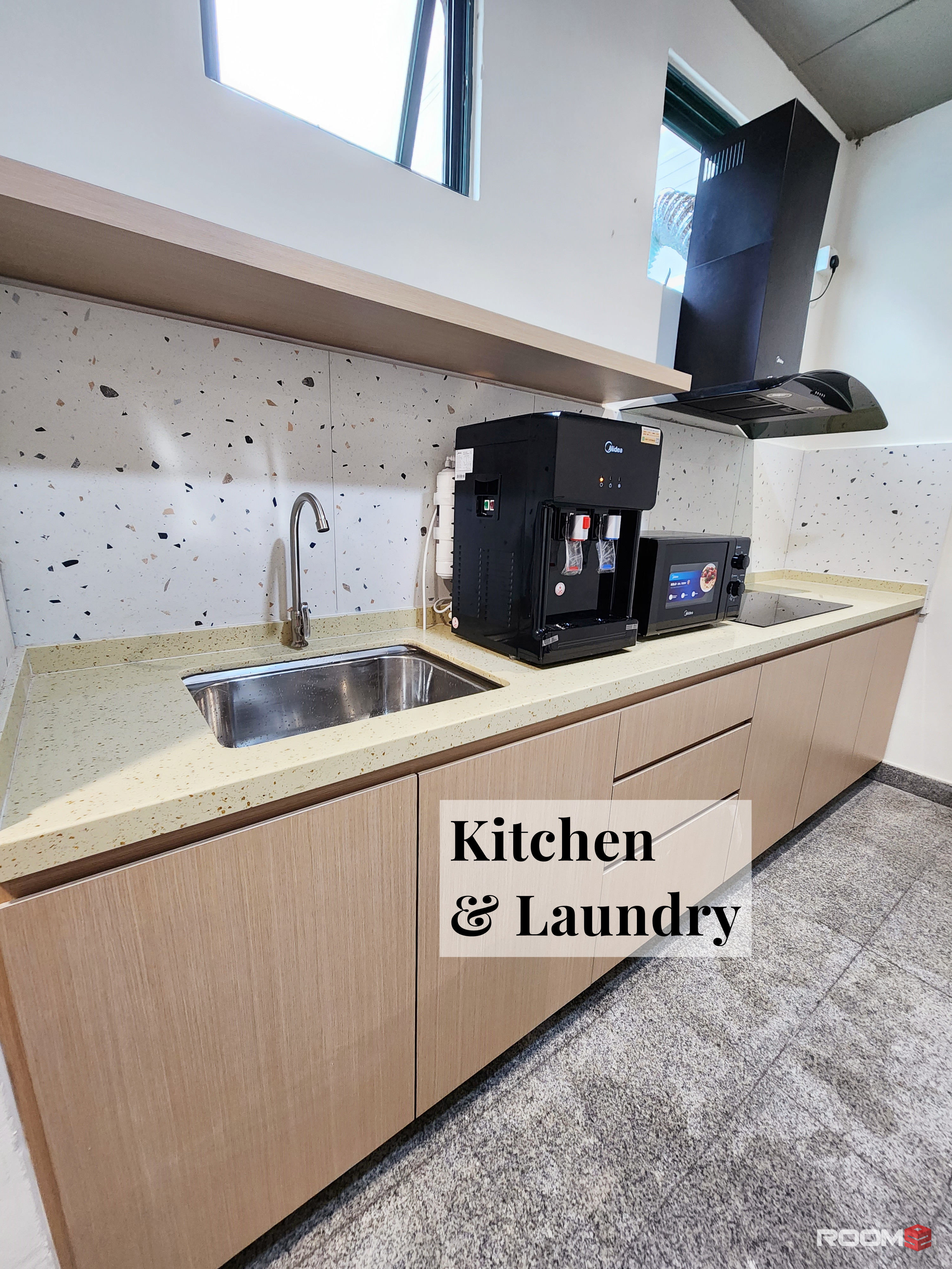 MIDDLE ROOM SUNWAY AREA FULLY FURNISHED !!! ( INCLUDE WIFI , WATER , CLEANING , MAINTENENCE !! )