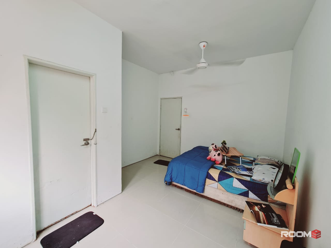 Middle Room at Balakong, Selangor, Bilik Sewa Balakong [ 𝐍𝐨𝐧-𝐬𝐡𝐚𝐫𝐢𝐧𝐠, Near KTM] Tmn Mesra Utama, Amerin Mall