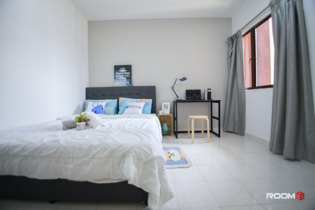 [NO DEPOSIT] Middle Room with A/C & Window at Palm Spring Kota Damansara