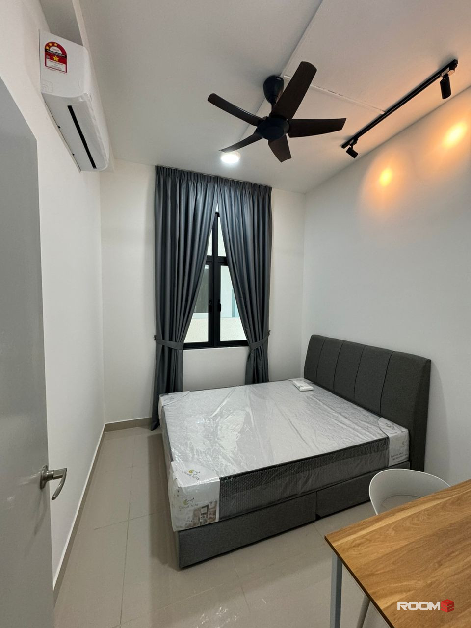 🔥VERANDO RESIDENCY, PJ, NEW CONDO MASTER Room🔥Fully Furnish NEW 10” Mattress Aircond Wardrobe Table Chair