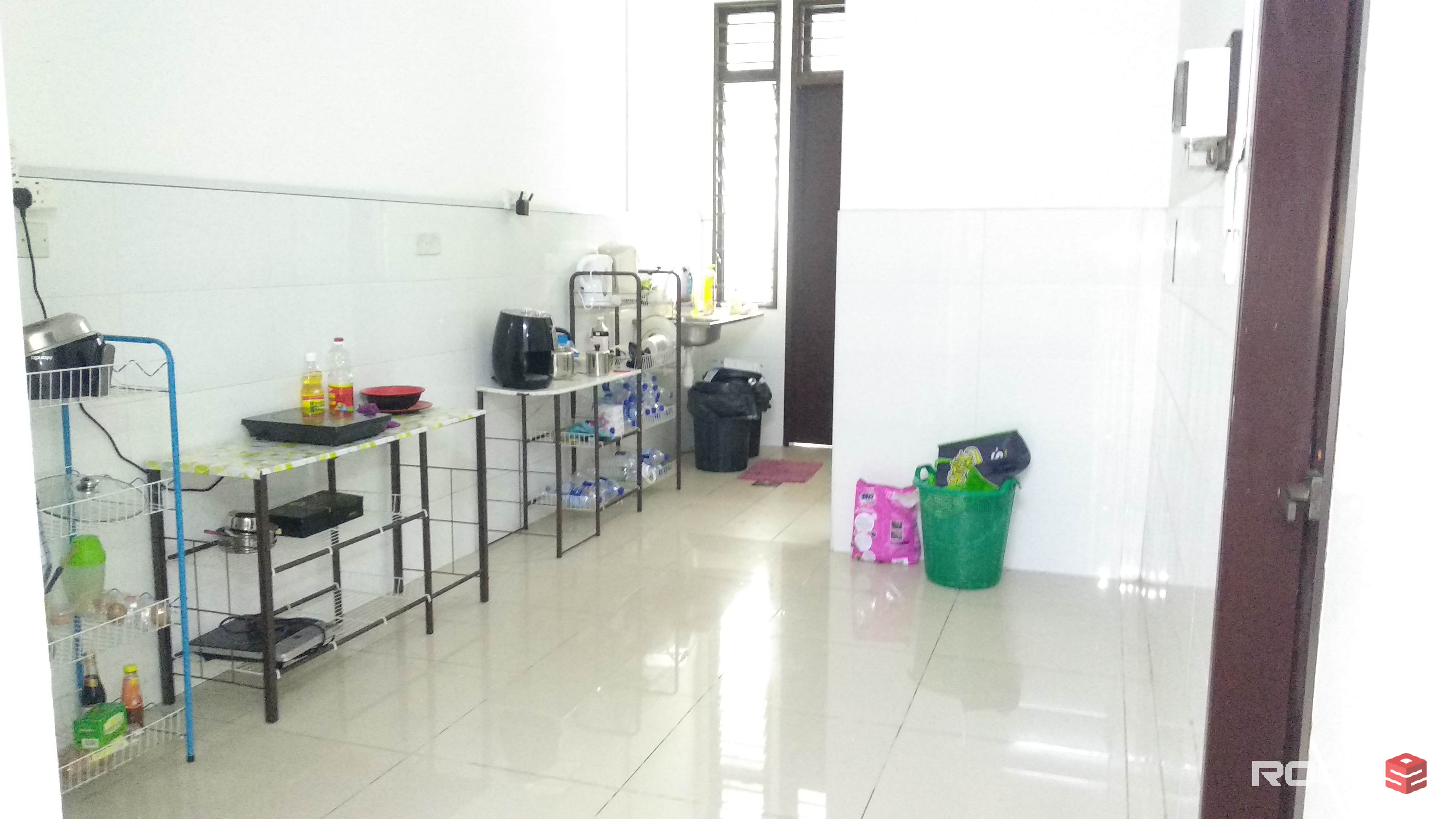 Comfort Middle Room With Private Bathroom For Rent In Alam Impian