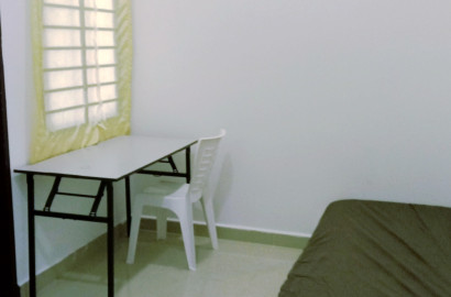Middle room for rent in Alam Impian