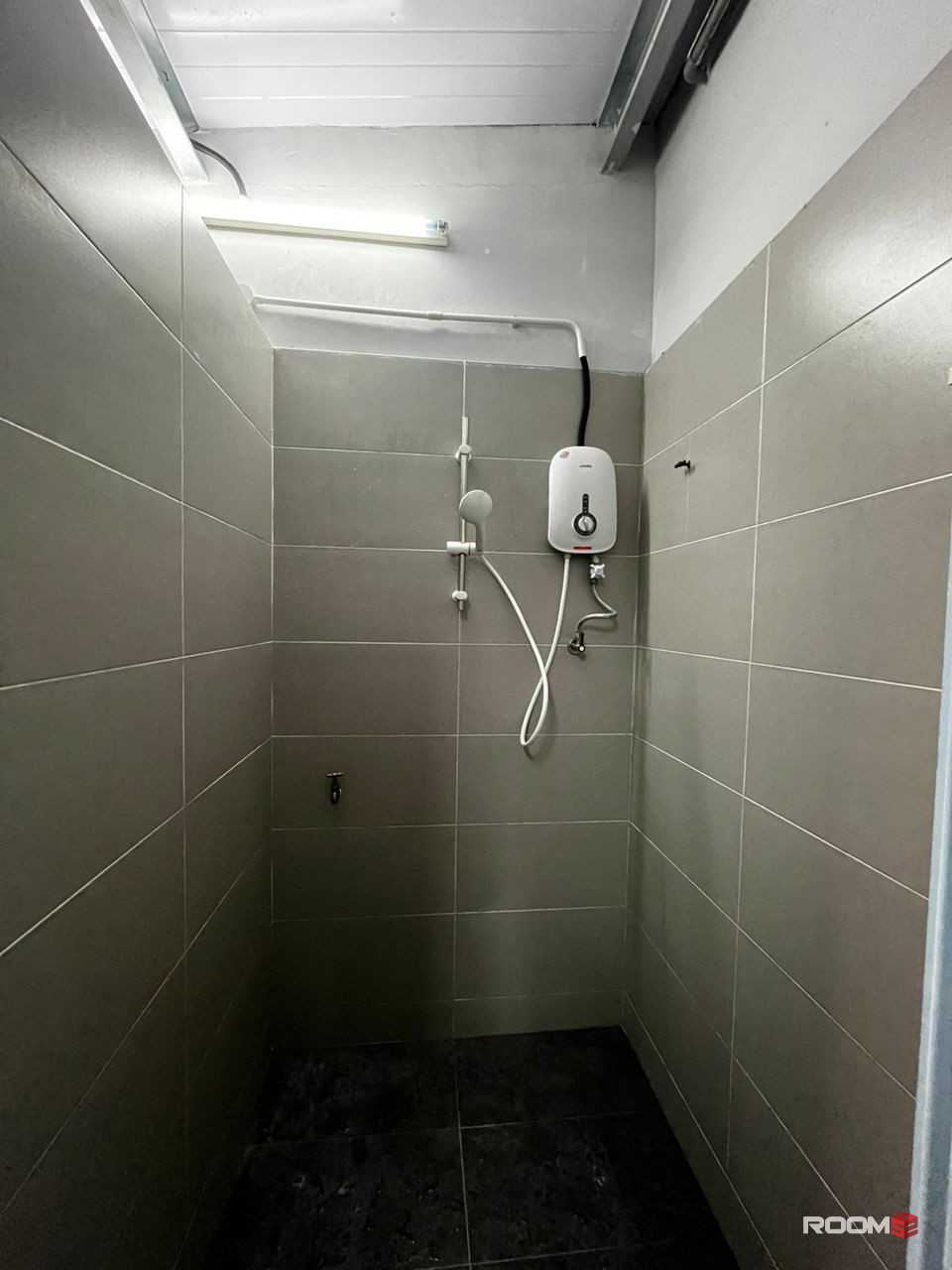 5 MINS WALK TO BUS STOP 🚏 | MALE UNIT AT TAMAN CONNAUGHT 💯