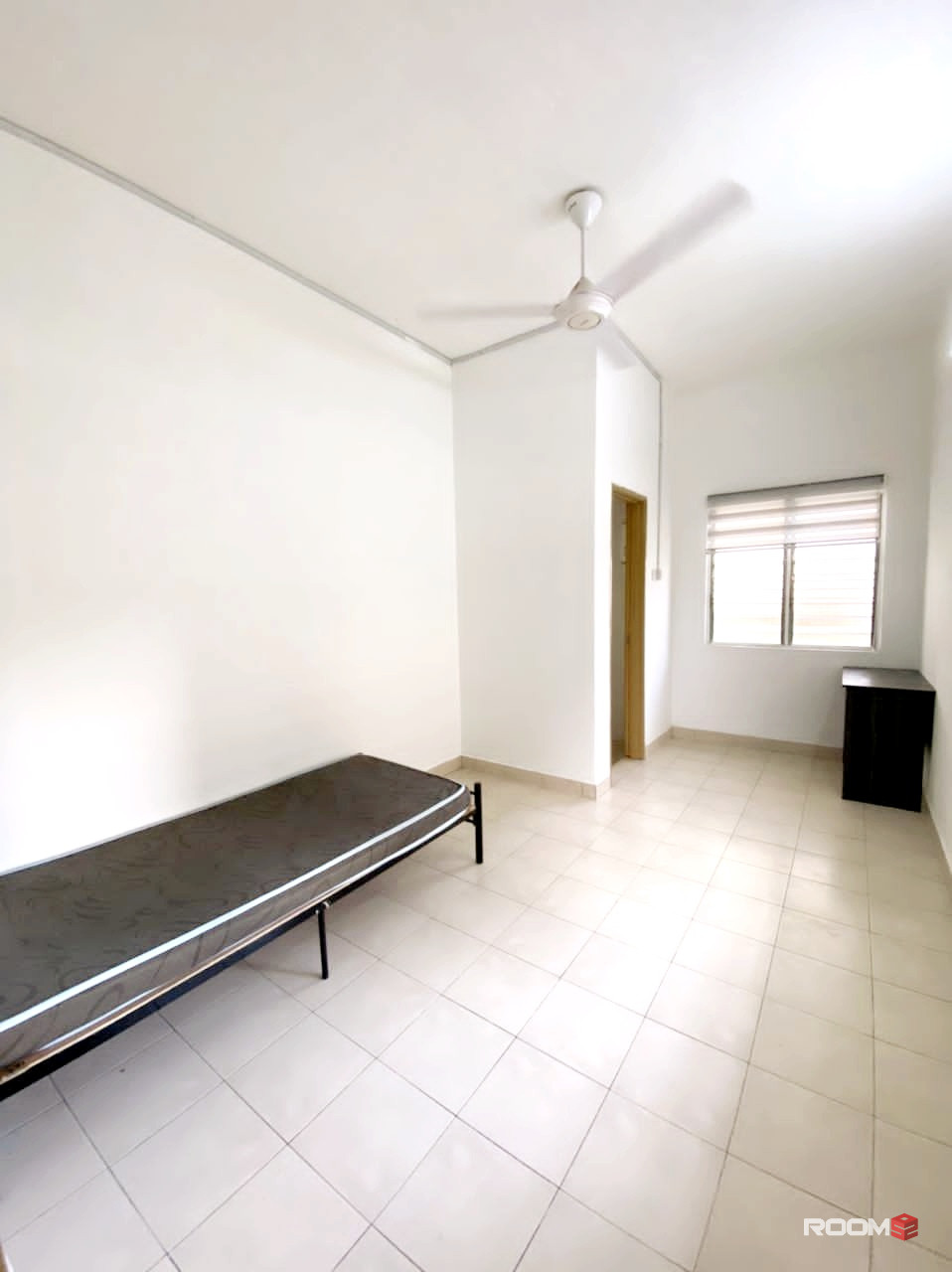 Middle Room For Rent in Alam Nusantara