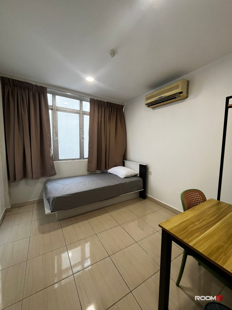 5 min walk to MRT serdang jaya 0 deposit private bathroom👇 . 10 min to UPM🧑‍🎓📞