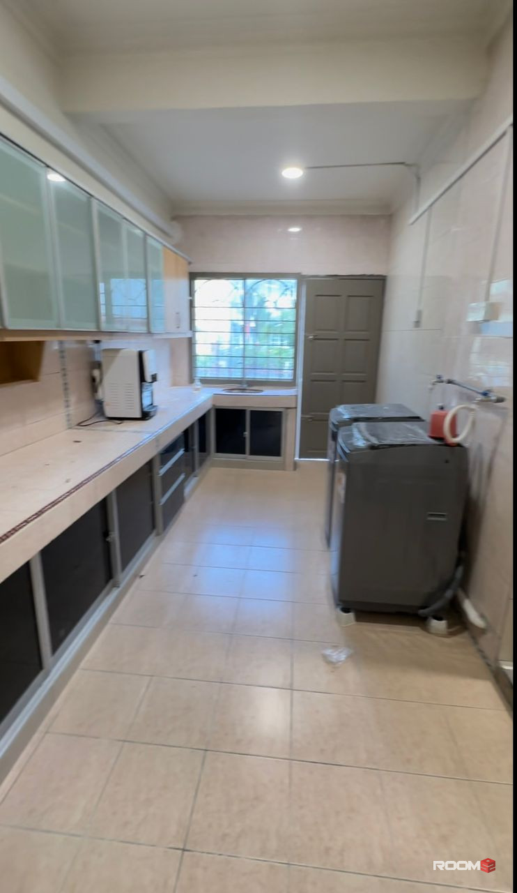 Female Unit 8 min walking to Taman Bahagia Lrt