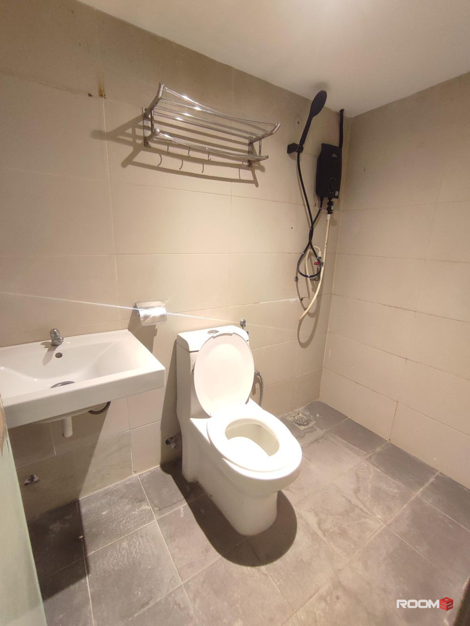 5 min walk to LRT /MRT Pasar Seni🔥 , Come With Private Toilet✅. 0 Deposit‼️