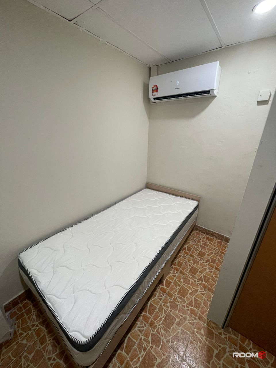 5 MIN WALK TO NU TOWER. STATION KL SENTRAL🚶💨. 0 DEPOSIT ‼️ SINGLE BED ATTACHED BATHROOM🎊