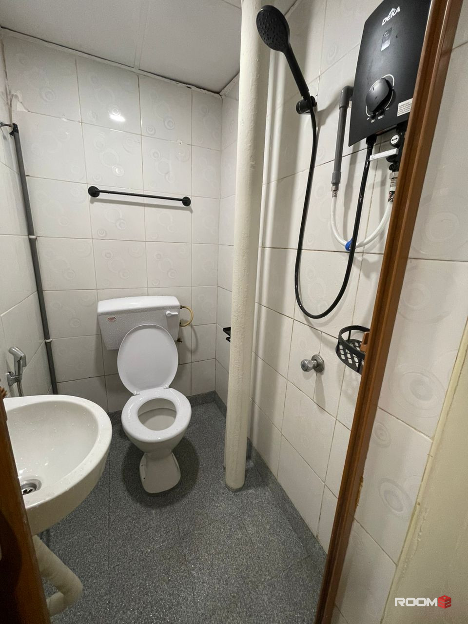 IMMIDIATELY MOVE IN💯 , ROOM 0 DEPOSIT IN KL SENTRAL‼️. 1 MIN WALK TO TUN SAMBATHAN STATION💥