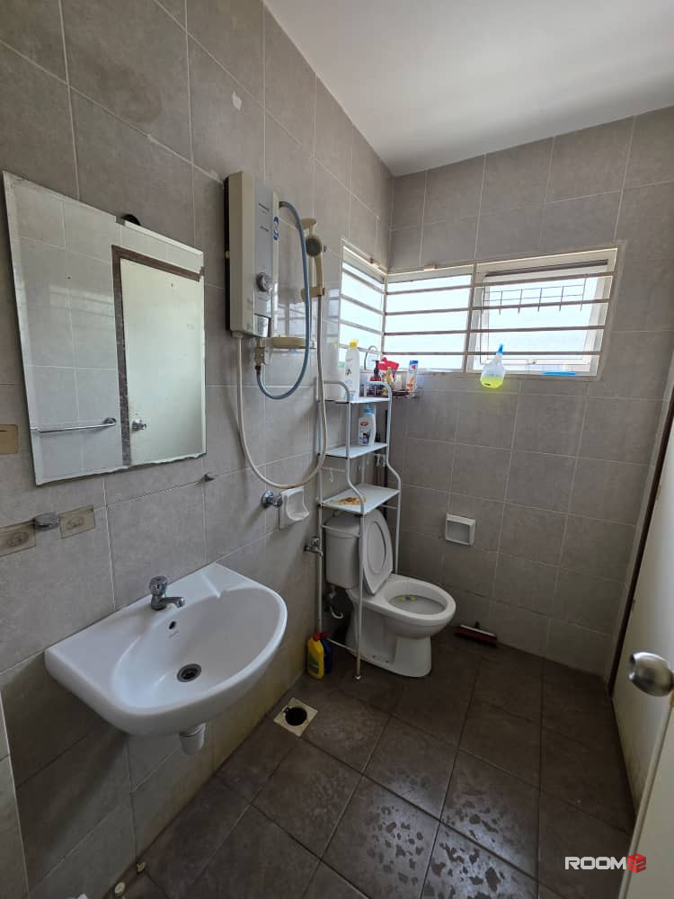 Single room for Female at Setia Alam🏡 0 Deposit❗ Free High Speed Wifi🌐