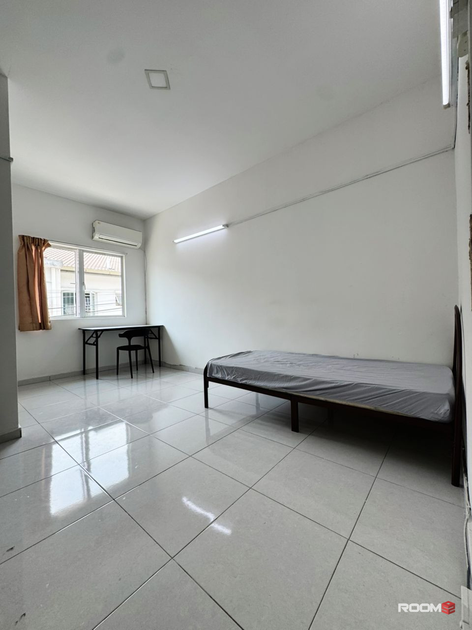 Comfy room at Bandar Utama🏡 0 Deposit💸 Free High Speed Wifi🌐
