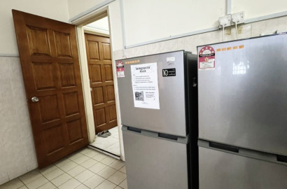 🏠 Single Big Room with Window 🪟 Walking distance to MRT Bandar Utama