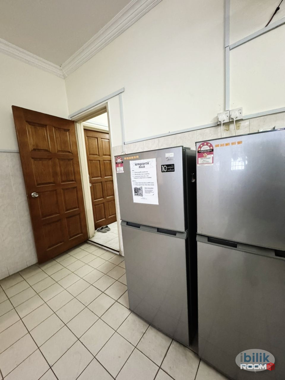 🏠 Single Big Room with Window 🪟 Walking distance to MRT Bandar Utama