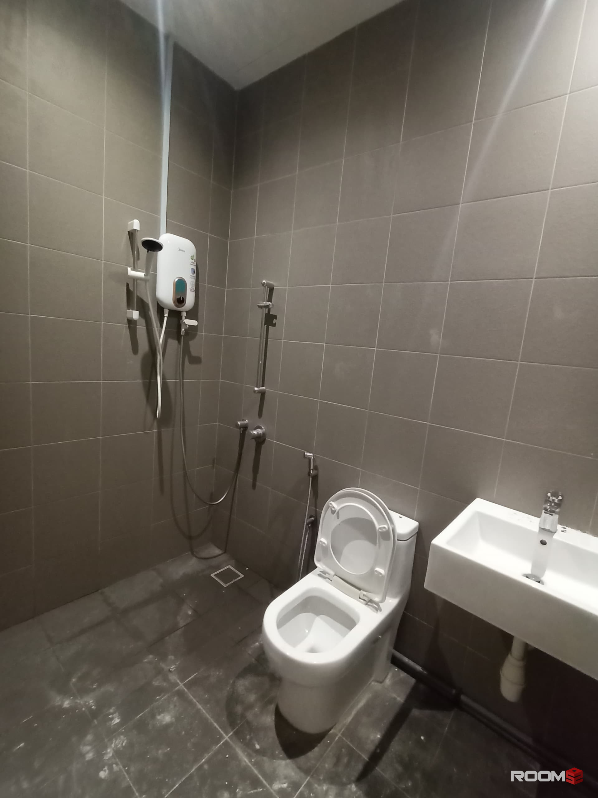 Booking 300 to secure room 🌟8 min to Midvalley 📌 0 Deposit ready for move in 🔥