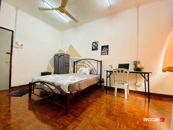 Simple & Cozy Room Walking Distance to LRT TAMAN BAHAGIA & TAMAN PARAMOUNT