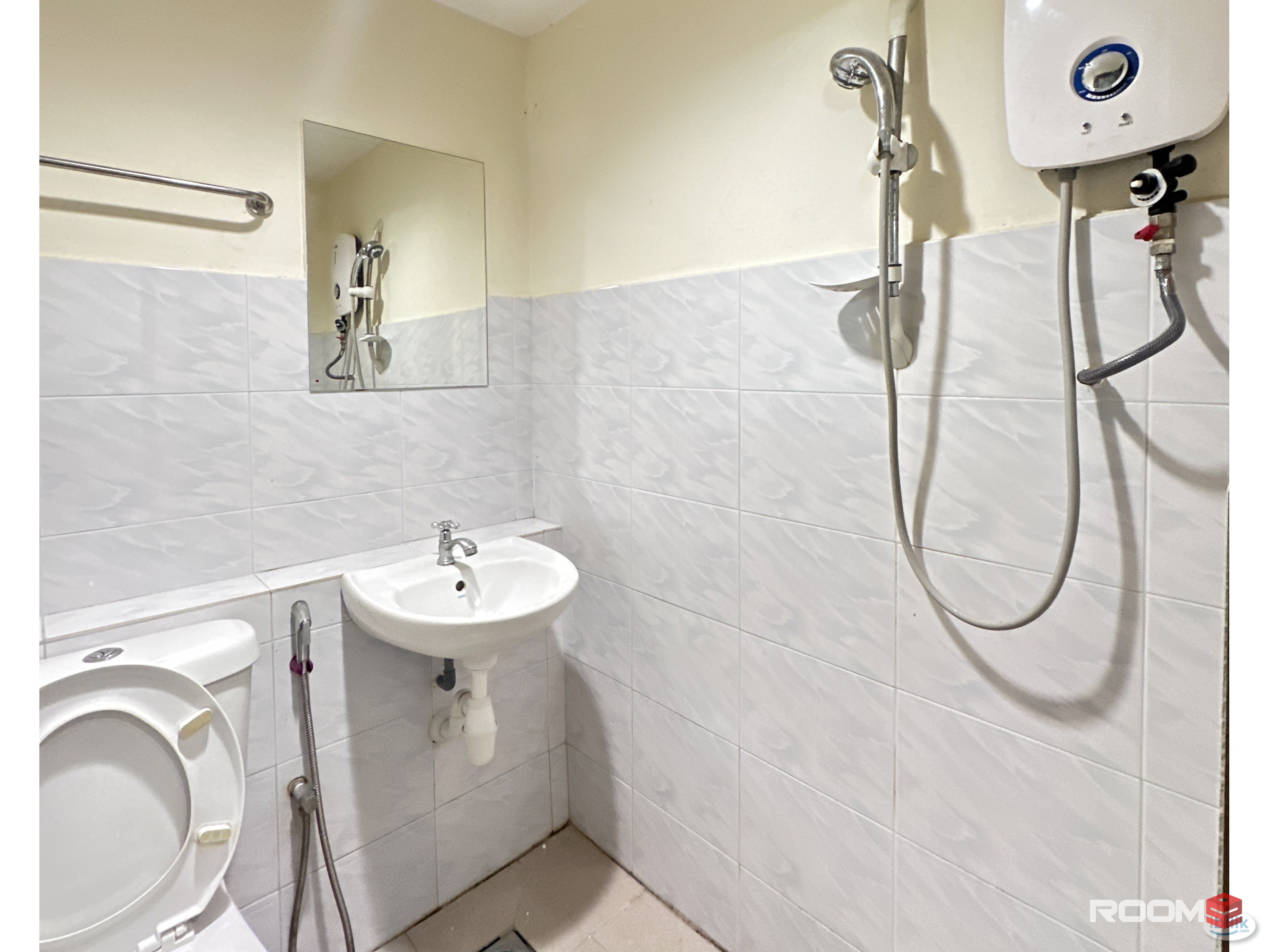 5 Min to Stadium Kajang and hospital Kajang🚗🧑‍⚕️Room For Rent in SK Kajang💯