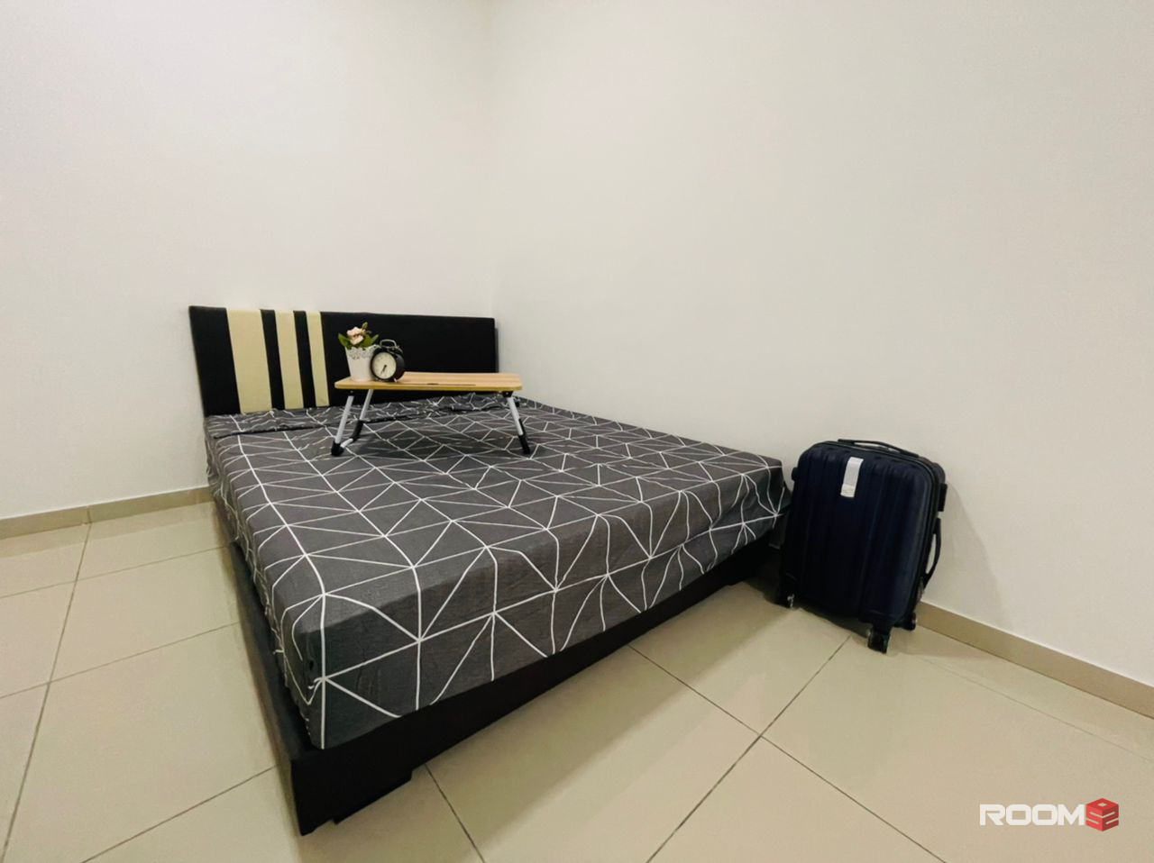 MEDIUM ROOM AT SENDAYAN, BILIK SEWA SURIAMAN 2 {FREE UTILITY} AEON, MYDIN, KPJ (AREA, OFFER, UNIT, LANDMARK)