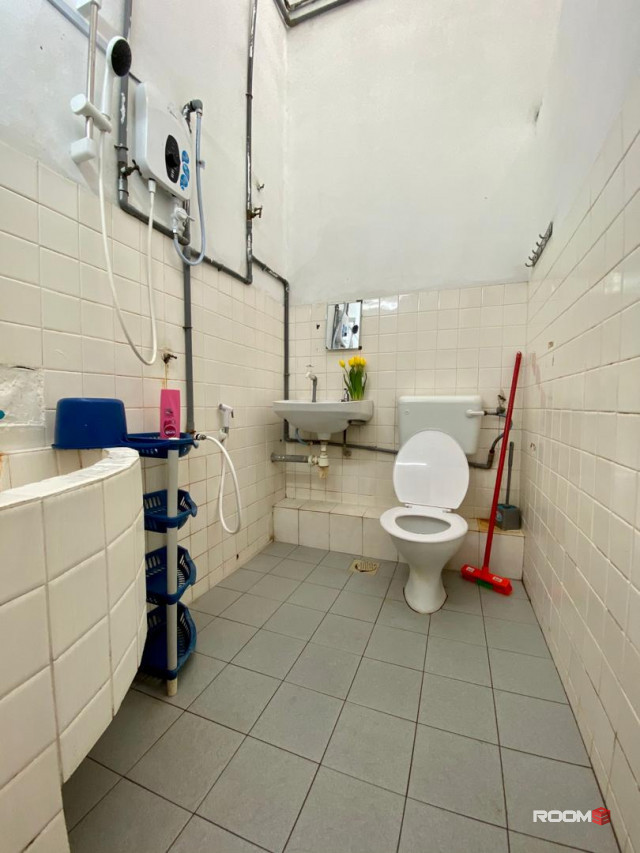 Bandar Puteri Puchong Room For Rent! Free WiFi Gate and Guarded Unit! Easy Parking! 🚗