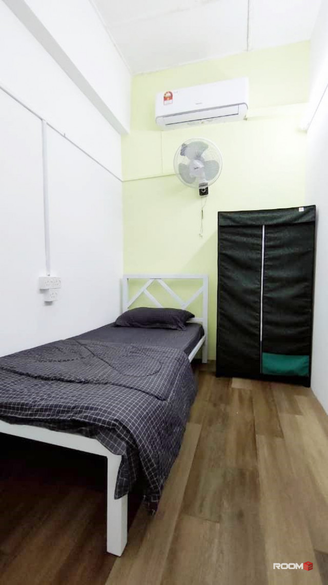 🔥🔥Zero Deposit 🔥🔥 Medium room in Puchong jaya (near LRT station)