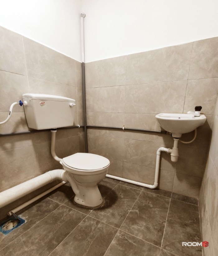 🛏 Middle Room at Bandar Puchong Jaya, Nearby IOI Mall Puchong, 6min Walking to LRT Puchong Jaya 🧳