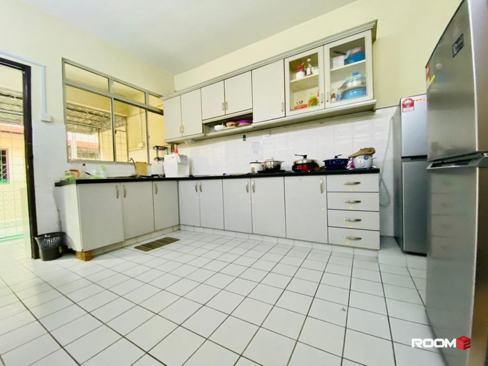 One Month Deposit! Single Room Rent in BU2, Bandar Utama 900m walk to MRT Station